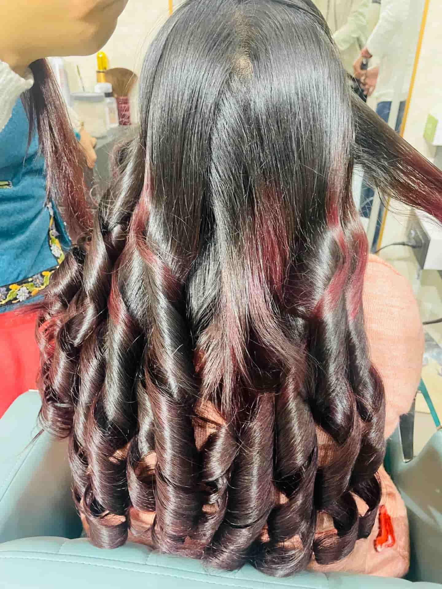 AURA TOUCH Unisex Salon
