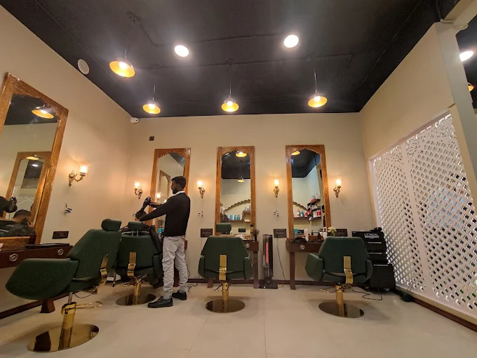 Gauri Unisex Luxury Salon