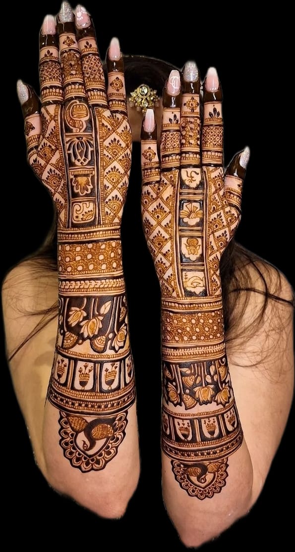 Image Krishna Mehandi artist