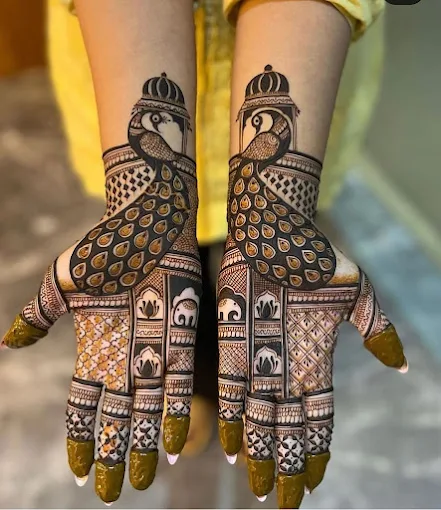 Pramod mehandi artist