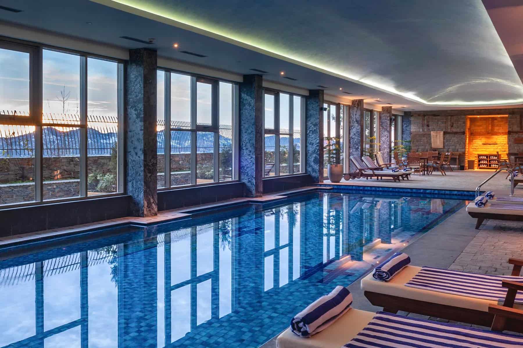 Taj Theog Resort swiming pool