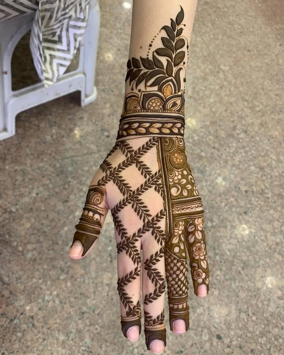krishna-mehandi-bridal-makeup-artists