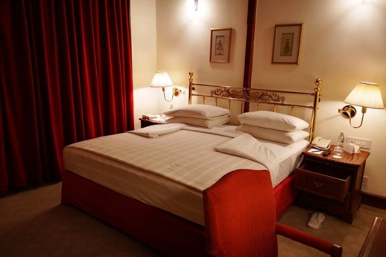 Clarkes-Hotel-room