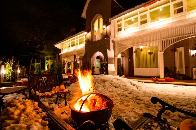 Elgin Hall hotel bon fire