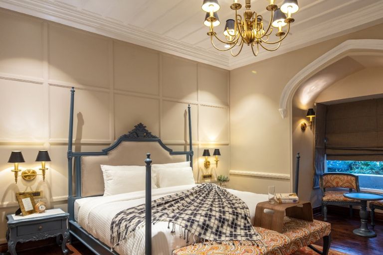 Elgin Hall room