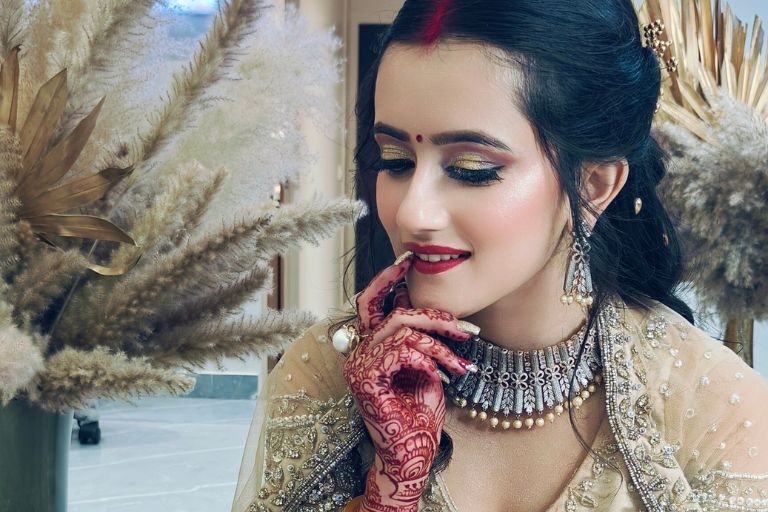 Lakme salon solan makeup