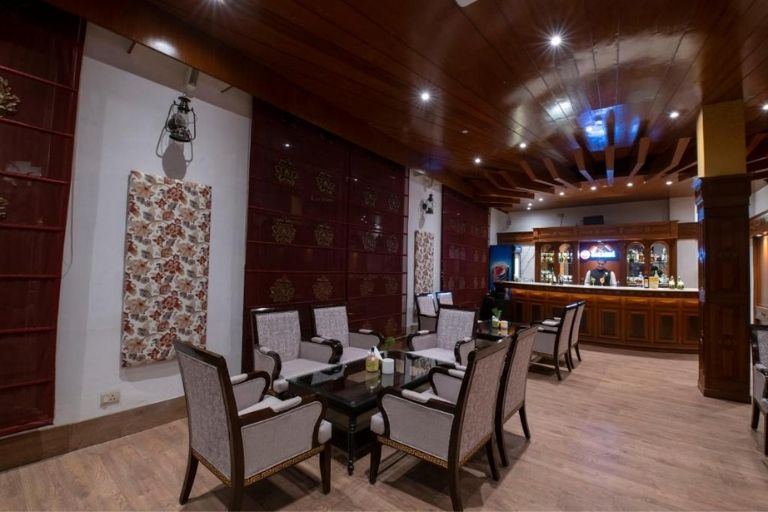Mastiff Grand Resort setting area
