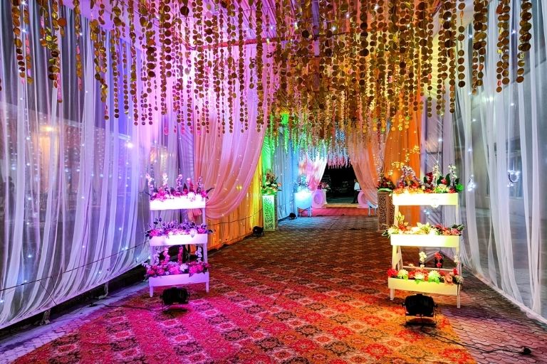 Raj Palace decor