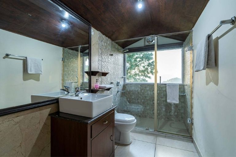 StayVista At Villa Mountain Crest washrooms