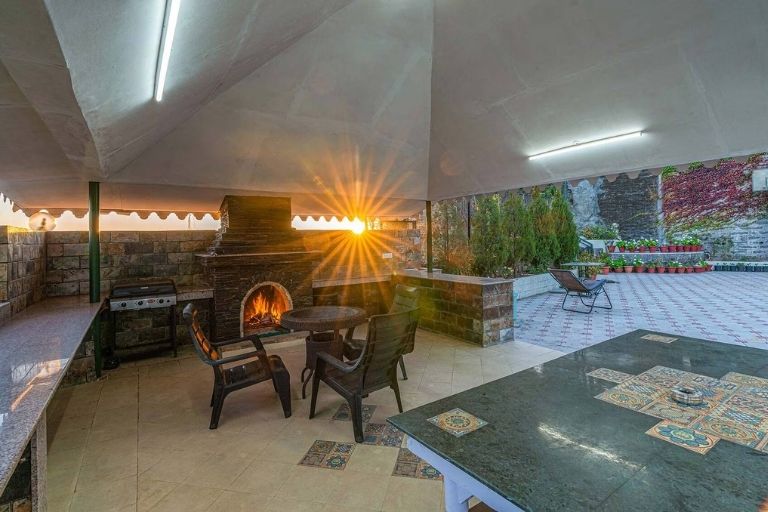 StayVista At Villa Mountain