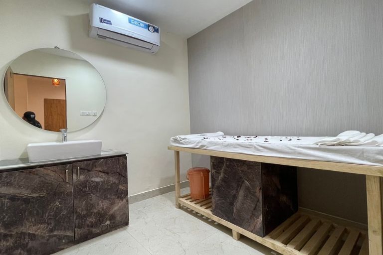 Unisex Salon kullu