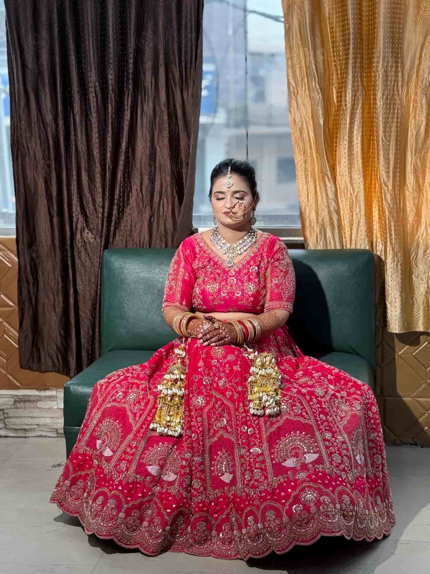 master-saleem-make-up-studio-mandi