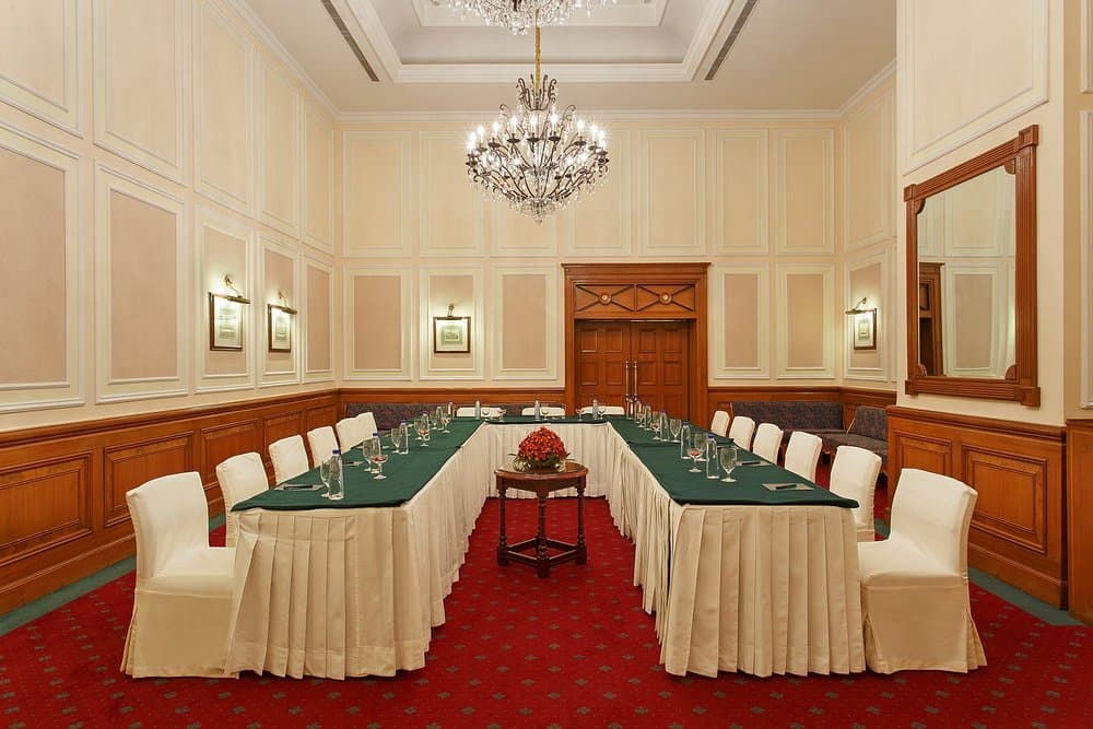 the-oberoi-cecil-sitting area