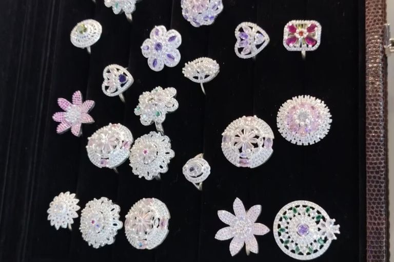AM Jewellers designer jewellery pieces in Ner Chowk