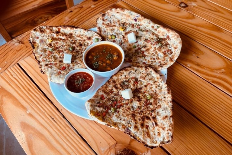 Aamchi Paratha in Mandi serving fresh hot parathas