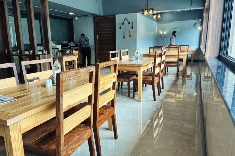 Aamchi Paratha top food place in Mandi