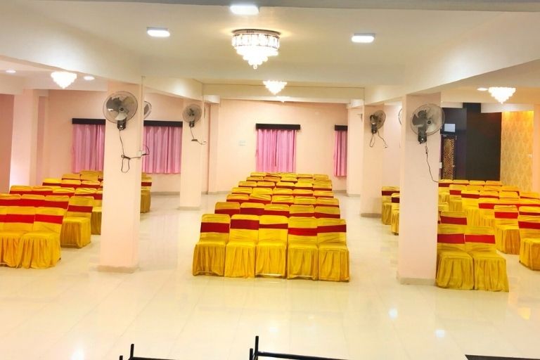 Beautiful wedding setup at Jandrotia Marriage Palace