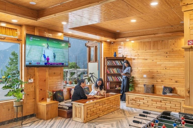 Cozy Zostel Kalpa hostel surrounded by Himalayan mountains