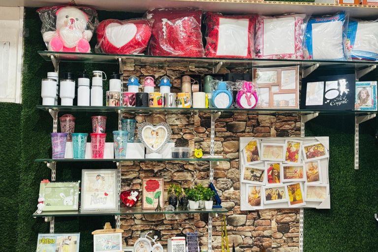 Frame And Gift Hub gift collection