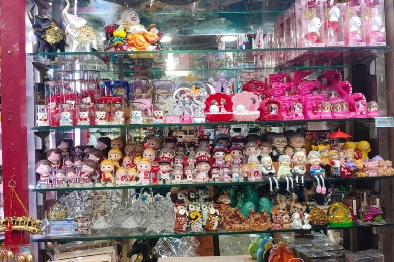 Hindustan Sales gifts una