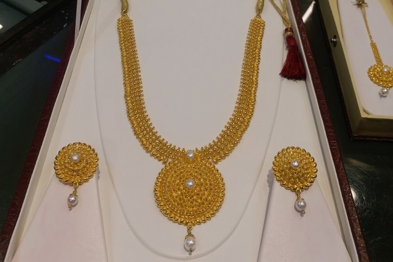 New Nanda Jewellers elegant gold jewellery designs