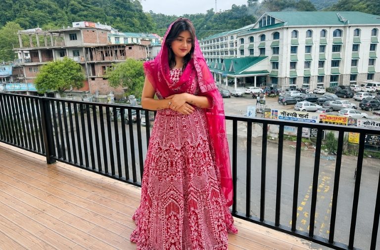 Sarika Glamour Look Wedding Lehenga Rental