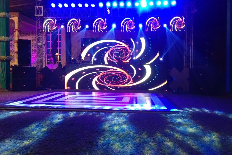 Sound Entertainer professional DJ and sound services