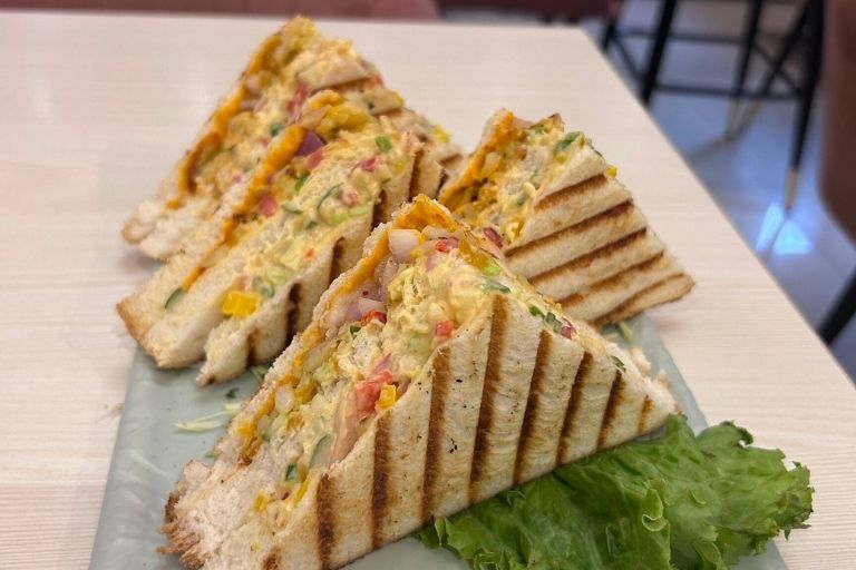 The Foodies Nest Cafe fresh food and beverages