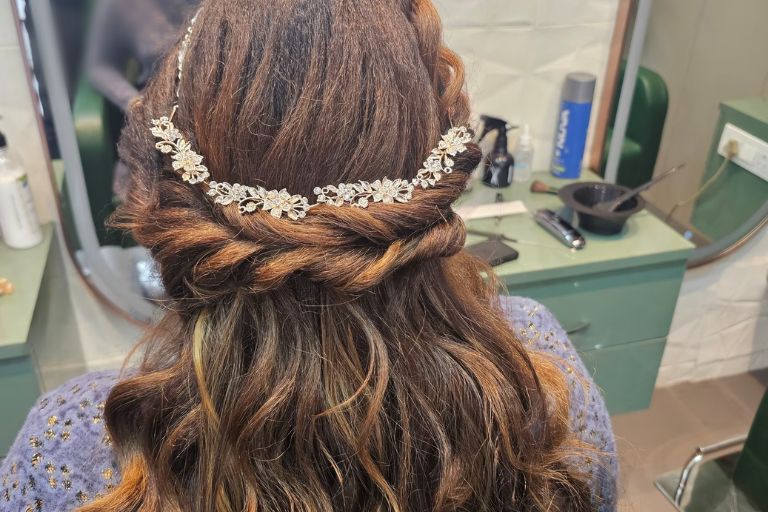 The London Glow Hair style
