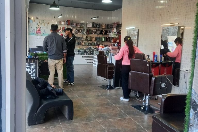 The Vanity Unisex Salon and Fashion beauty services