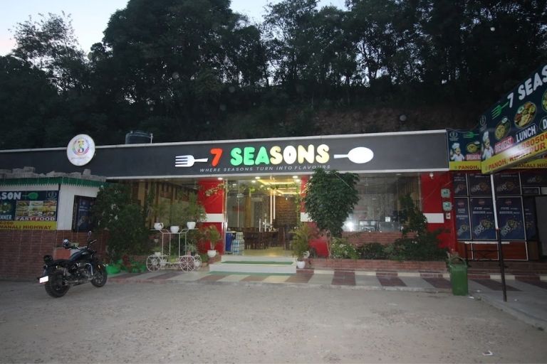 7 Seasons Restaurant offering fresh and flavorful dishes daily
