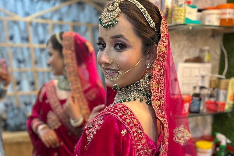 Aarti Makeovers Kunihar for elegant bridal makeup