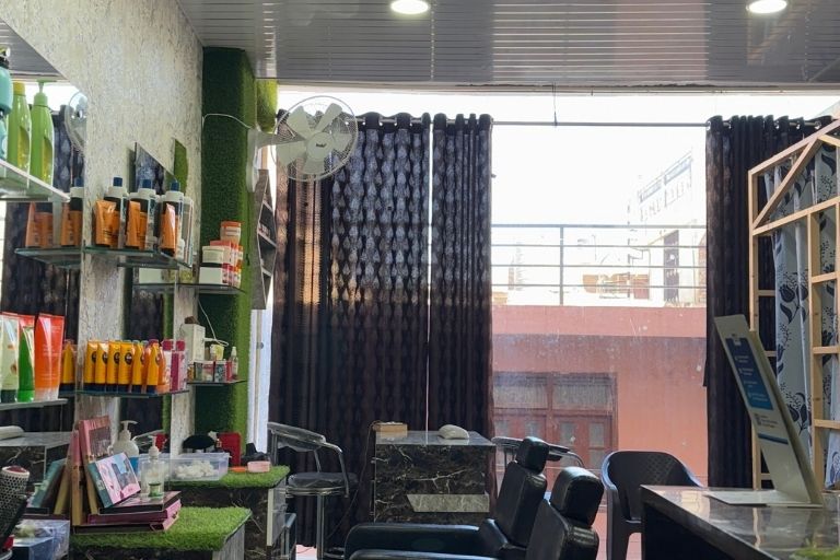Bridal makeup services by Aarti Makeovers Kunihar