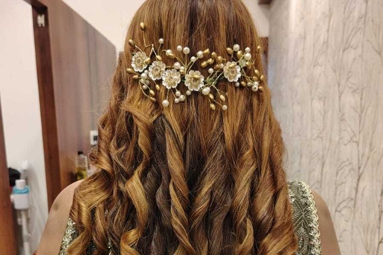 Curls & Curves Parlour hair care and beauty services
