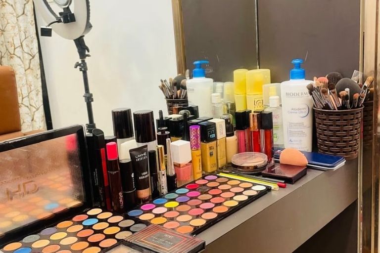 Curls & Curves Parlour professional salon for women