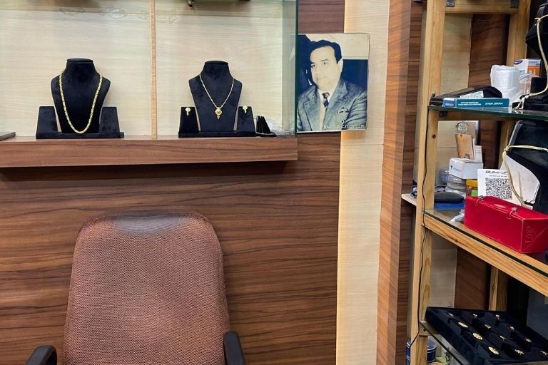 Gold jewellery designs by T.R. Chauhan Gold Smiths