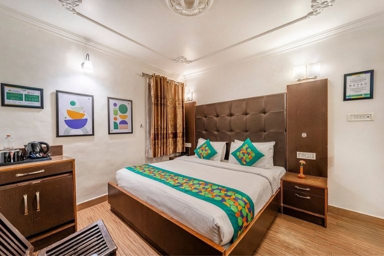 Guest room at Bridge View Regency hotel