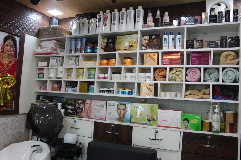 Kabir's Parlour beauty salon and styling services