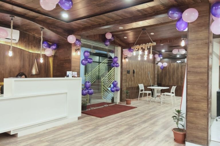 Looks N Locks Unisex Salon expert haircuts and beauty care
