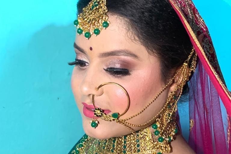 Magic Touch Unisex Salon elegant grooming and styling services