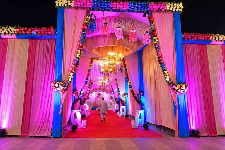 Parveen Tent House & Caterers serving delicious food at weddings