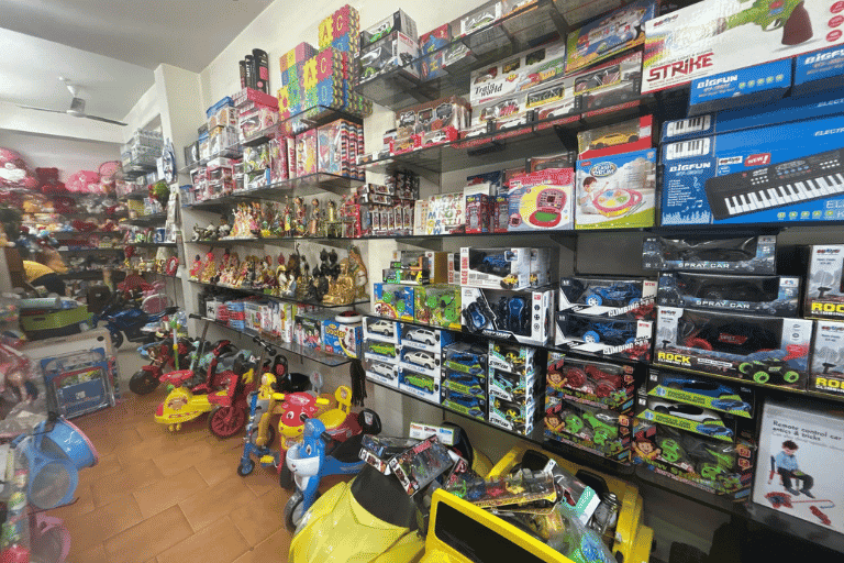 Pixel World stylish apparel and garments store in Himachal