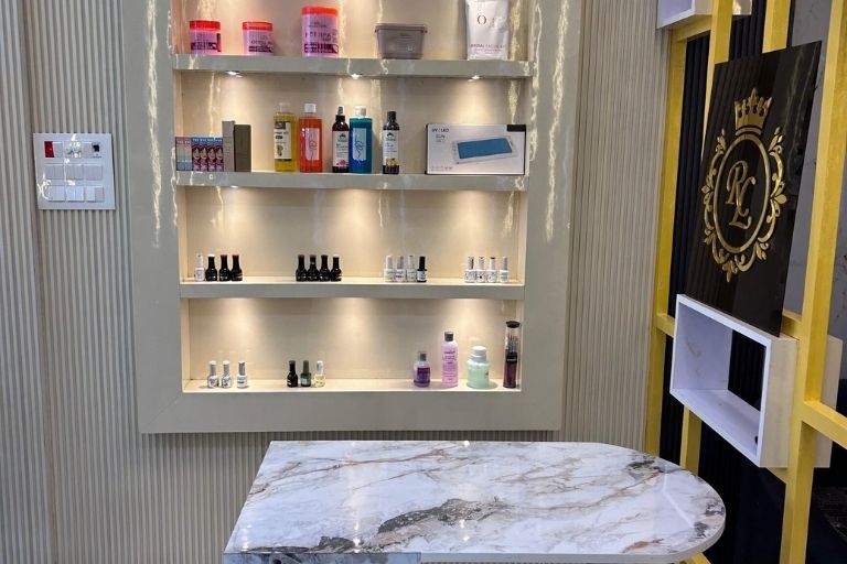 Royal Looks Bridal Studio elegant bridal beauty services