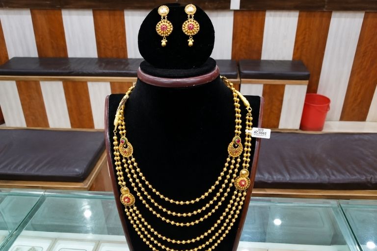 Shree Luxmi Jewellers elegant jewellery collection for weddings