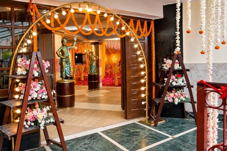 Shri Ram Catering providing fresh meals for wedding celebrations