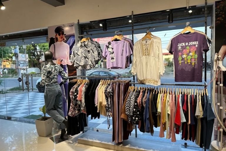 Stand Alone Paonta – Stylish Shirts, Trousers and Formal Wear