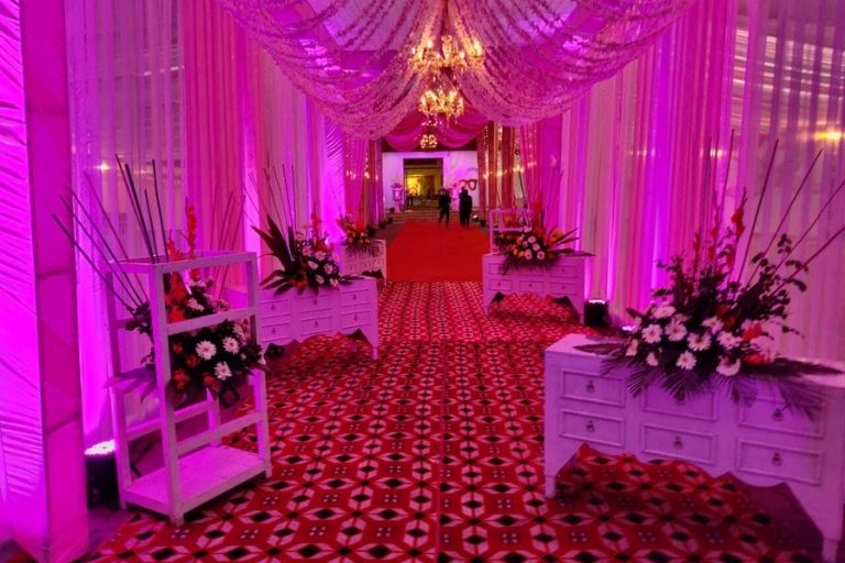 Tinku Flowers & Decorations wedding flower arrangements