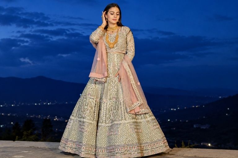 Traditional Indian oTraditional Indian outfit by Meena Bazaar showcased.utfit by Meena Bazaar showcased.