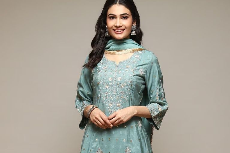 Women’s Eraa latest designer outfits for women