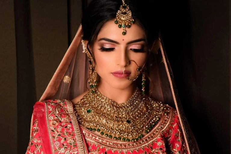 Zoog Studio professional hairstyling and makeup services